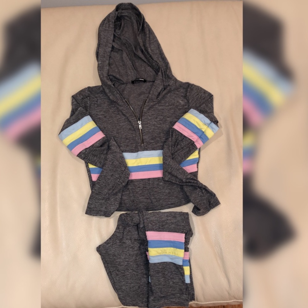 Sexy crop top hoodie and leggings!